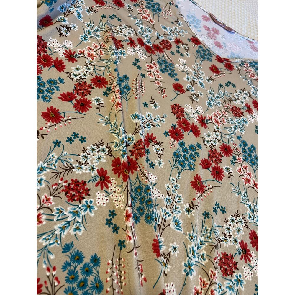 AMANA Cottage Core Gray Red Blue Floral Textured Tie Front V Neck Tee Size 2X - Picture 8 of 12